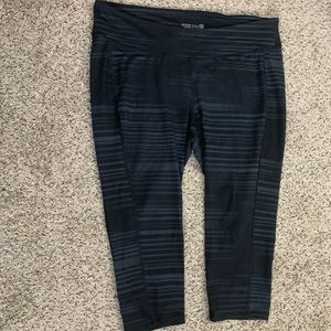 Old Navy XXL Black three quarter workout leggings